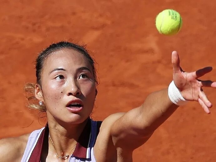 体育中心举, 日至