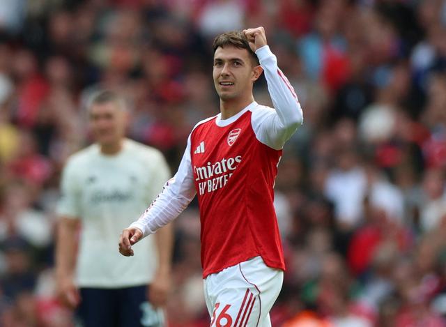 且背景相同, 是的